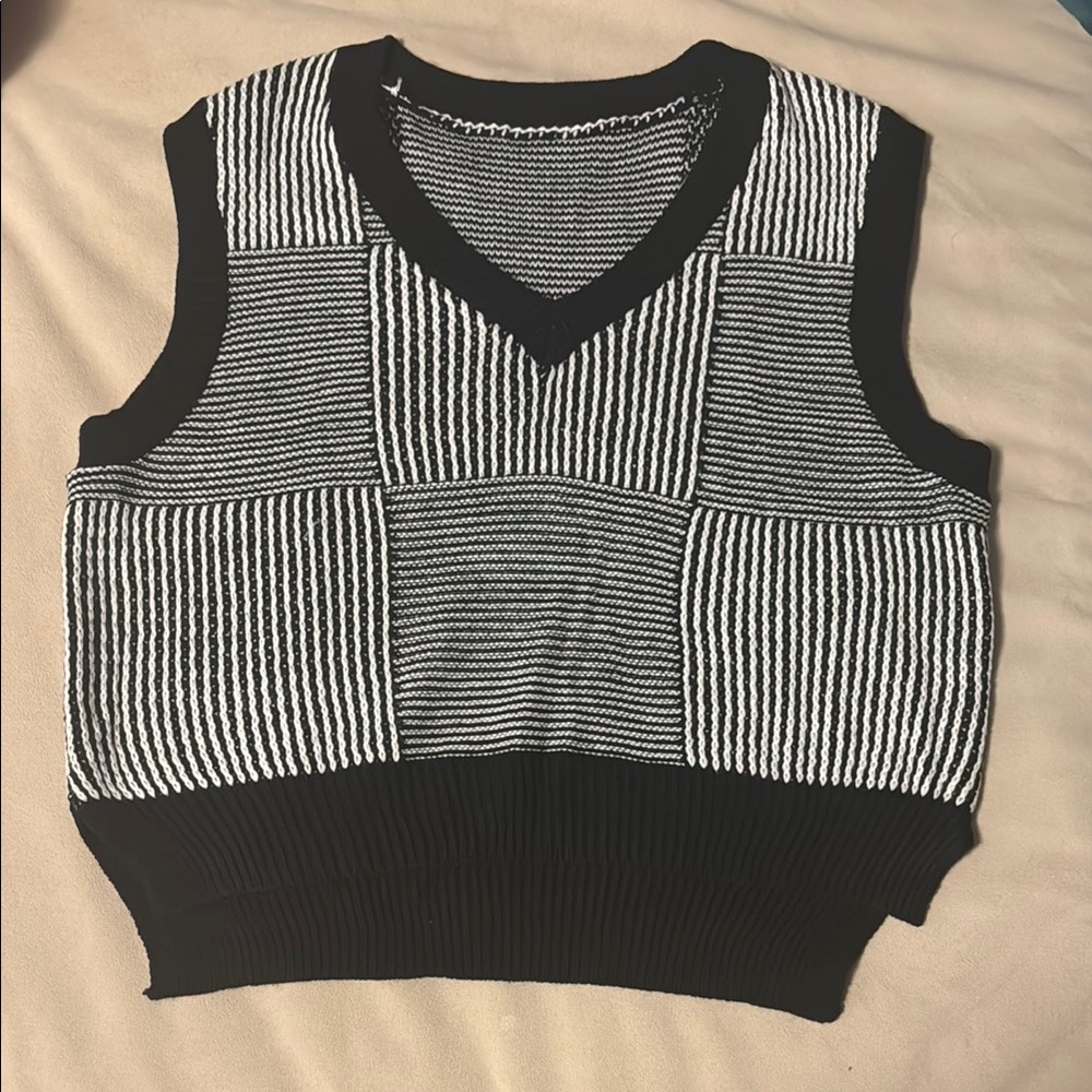 Chic Black and White Knit Vest